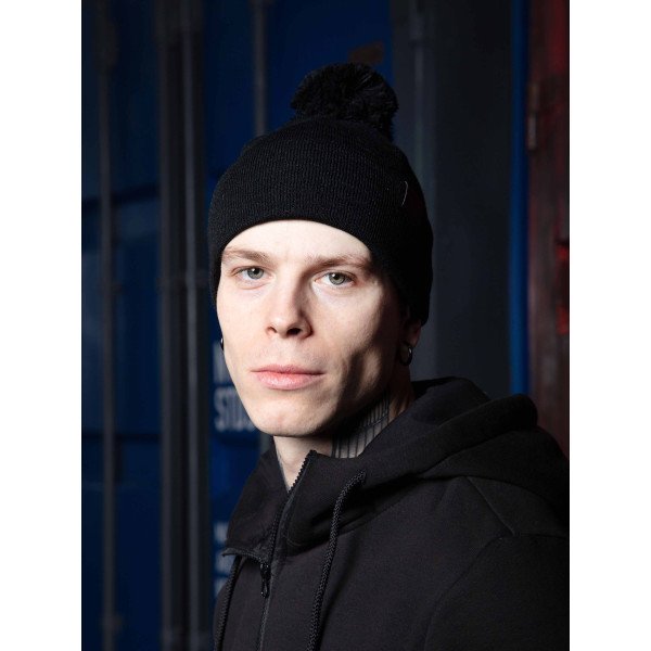 Шапка Custom Wear з бумбоном чорна